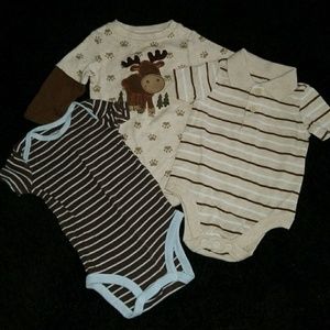 3 onesies size 0-6 months
